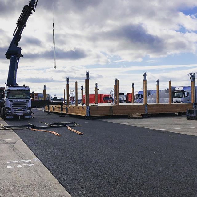 Awesome to be able to catch a glimpse of the @redbull #holzhaus being installed @silverstonecircuit. #portablearchitecture on another level with a little help from a 200 tonne mega Hiab 💪 #liveevents #eventprofs