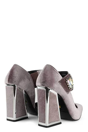 Kat Maconie_ARIELLE_3.jpg