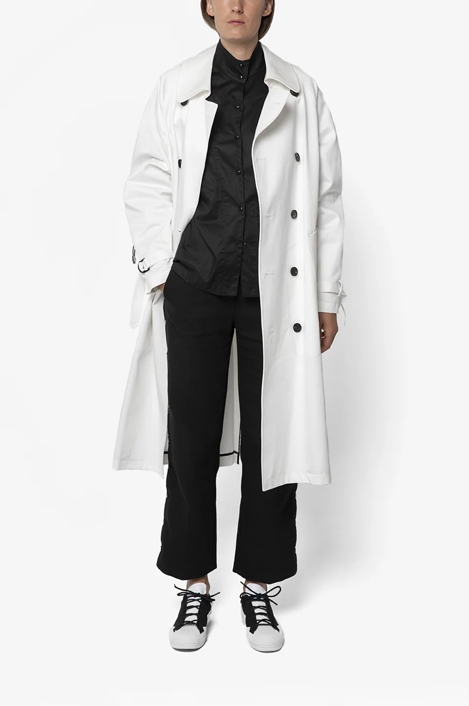 WHITE TRENCHCOAT 