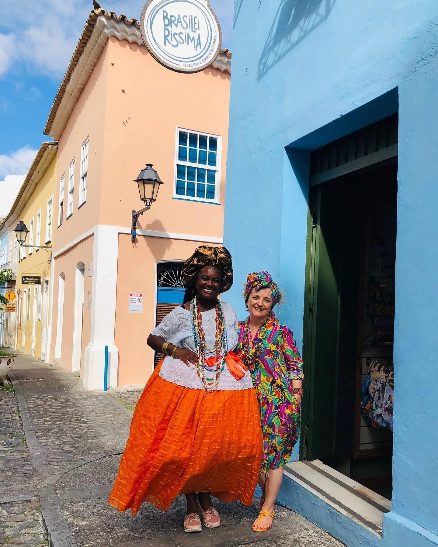 Guida wearing our parrot dress in Salvador da Bahia 🥥🦜🍍
@guidavilanova