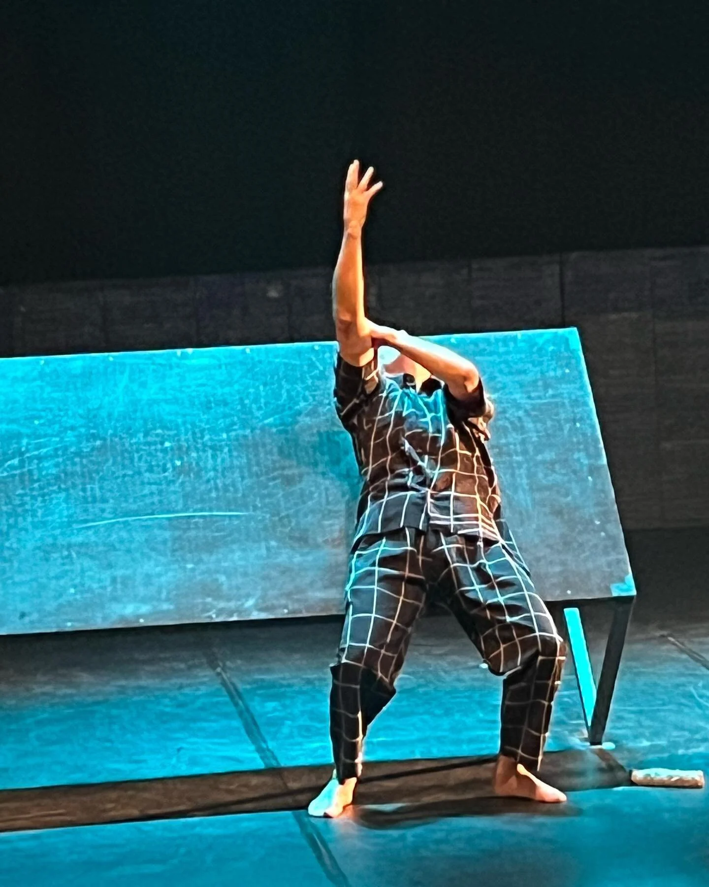 A tabacaria 🚬

By &Aacute;lvaro de Campos is on Teatro Ib&eacute;rico. We developed this trippy mesh stitching for the costume design. An amazing poem interpreted by @monteiropaulofilipe , with an extraordinary production and choreography. Highly re