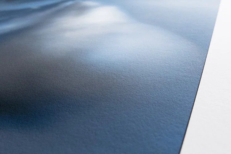 Détail de la surface du papier coton.