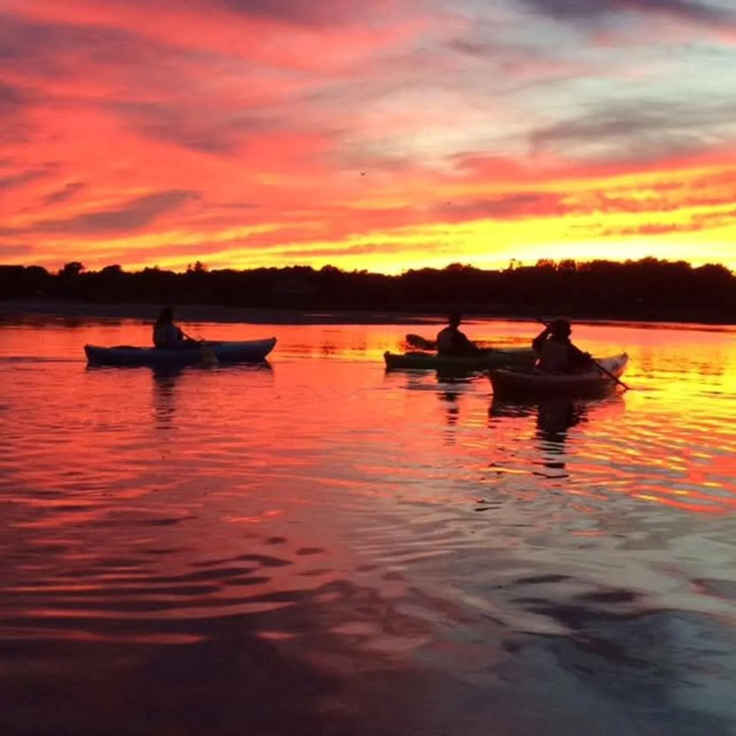 GUIDED SUNSET PADDLES this Tuesday &amp; Thursday.  Follow the link in our bio to reserve online!