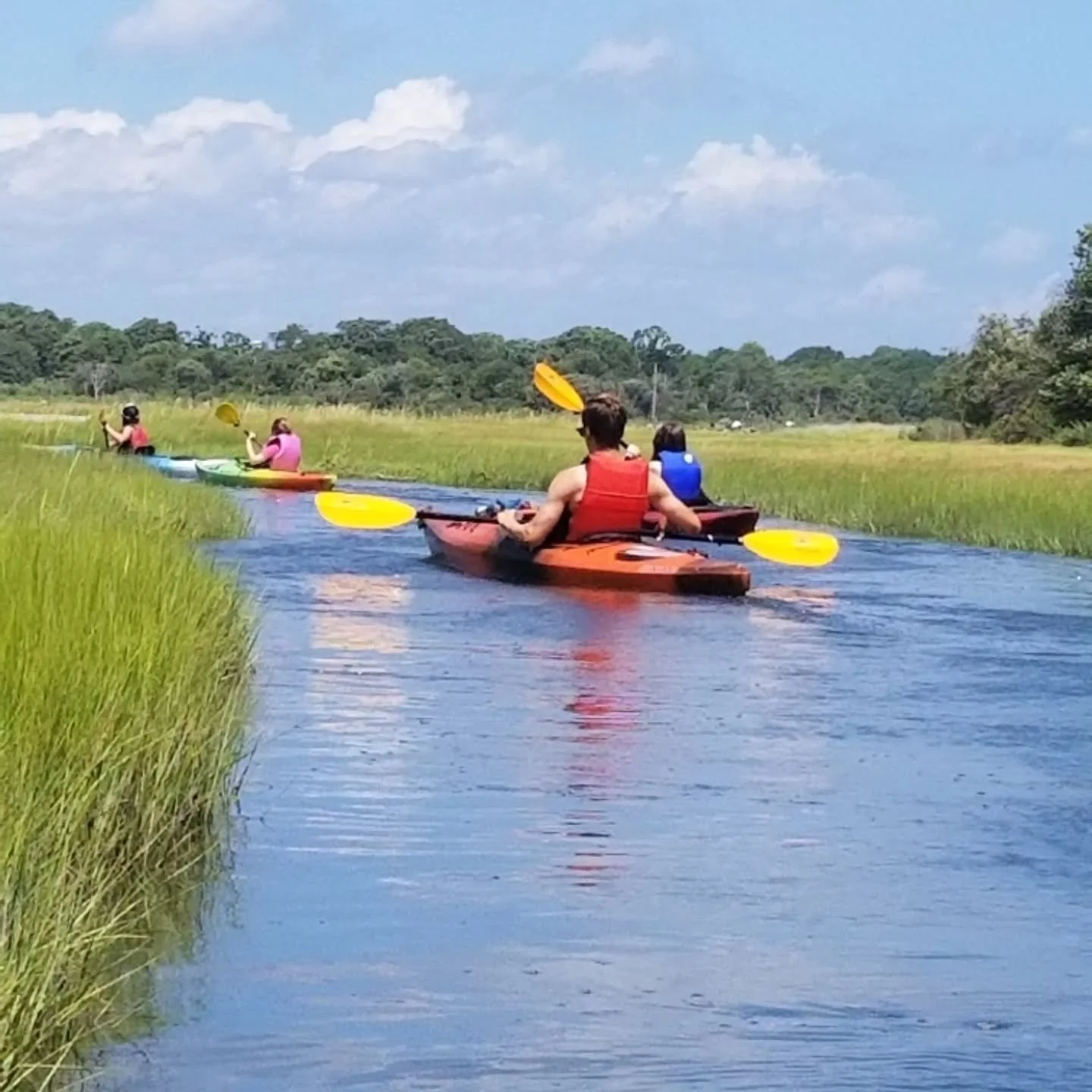 Open this Thursday-Sunday 
10am-5pm
Sunshine and temps in the upper 70s and low 80s should make for some fine early season paddling! Reserve online or drop in! Link in bio.