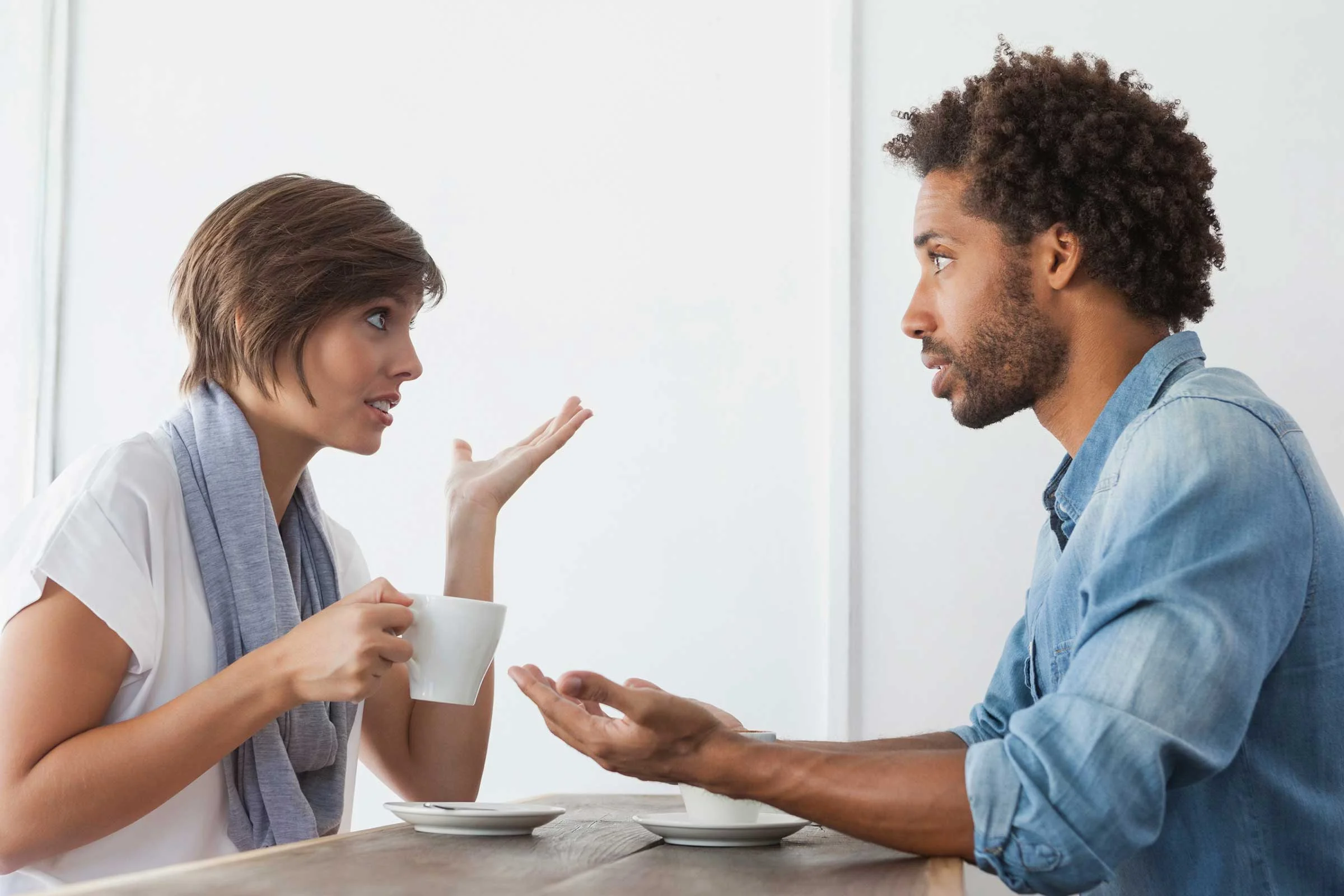 30_conversation_starters_make_interesting_scare_them_Wavebreakmedia.jpg