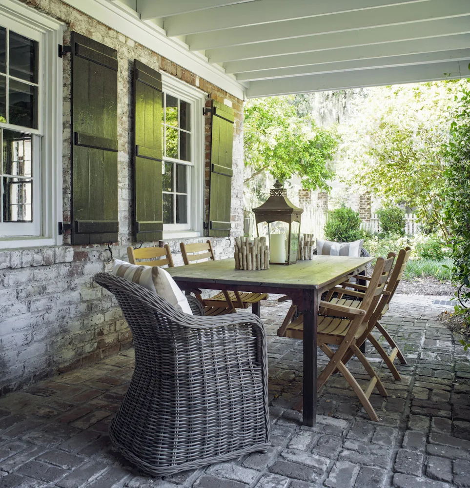 Outdoor Dining, Isle of Hope  Savannah Georgia.jpeg