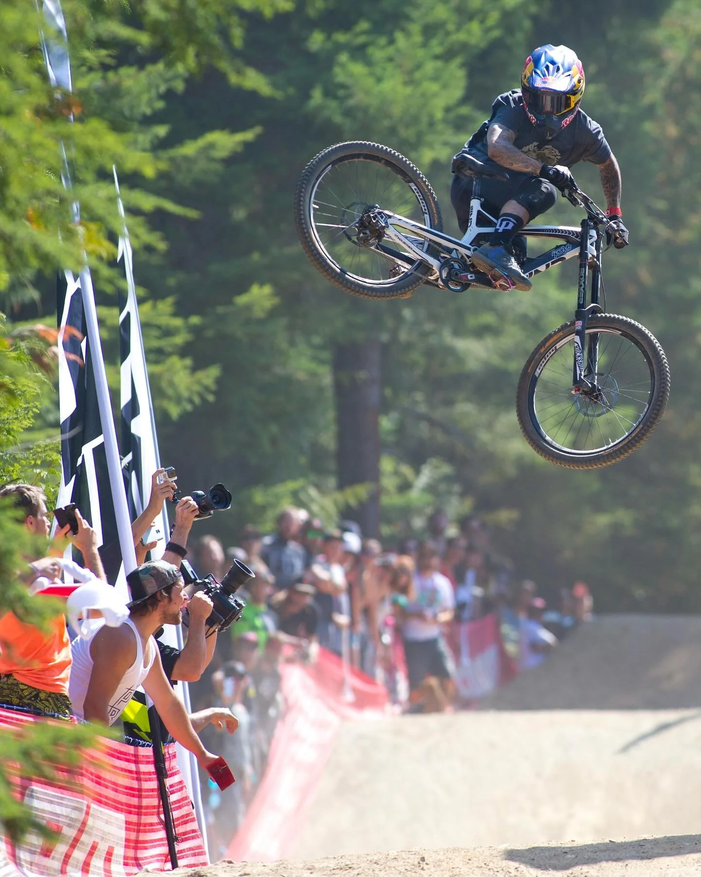 Way back in 2015, @andreulacondeguy won the Crankworx Whip-Off World Championship in Whistler. After a recent closer inspection of those photos, I noticed it was a young @jacksongoldstone holding a cardboard sign and up in a tree to get a better vant