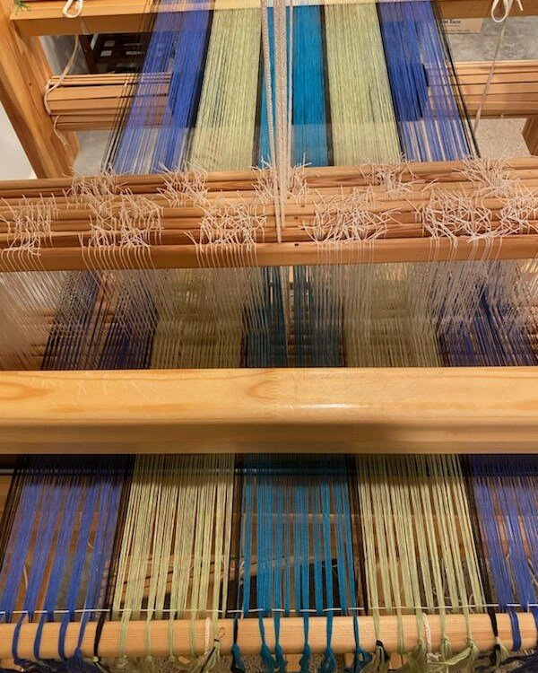 Happy Weaving Wednesday! 
Raining today - a great day to weave.... 

Roy Fruiterman shares these progress photos. 
First the loom is dressed and ready for weaving. The first 4 rows of pattern is created with an 8 shaft quadrant tie up from Jane Staff