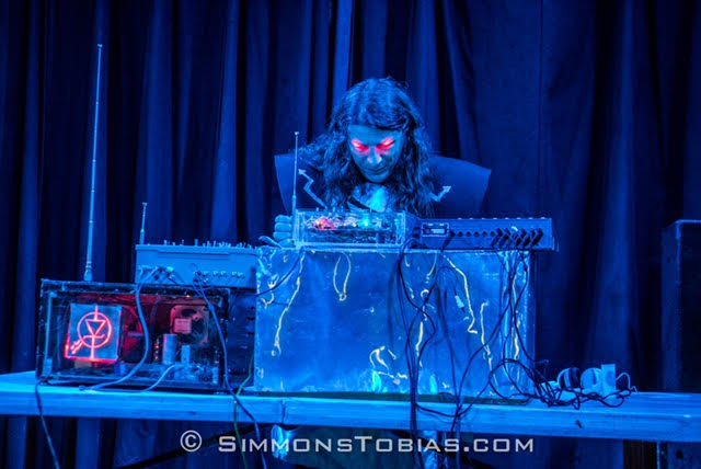 Santa-Cruz-Air-Guitar-5.jpg