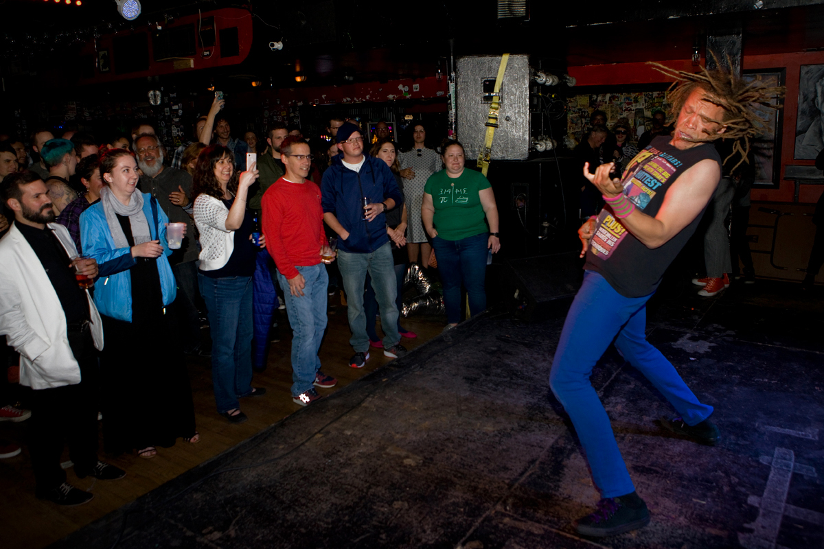 003_air_guitar.jpg