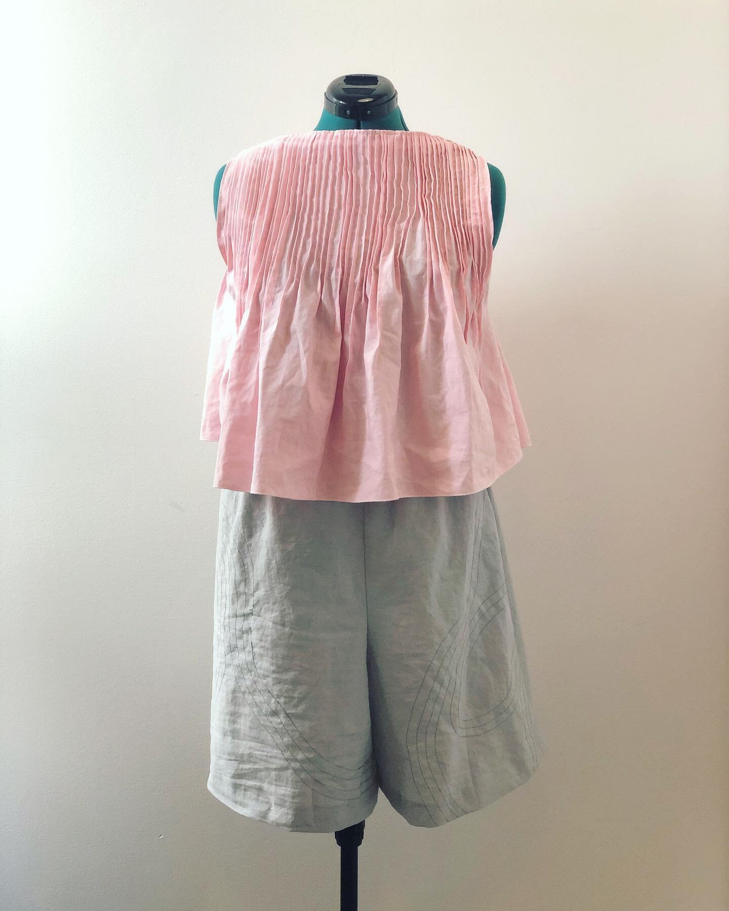 Look 4 of Oysterlings! This was my first pair of self drafted shorts, and they came out so well! Pin tucked crop top in the Oysterling fashion, and a pair of pale blue knee length shorts with lots of ease and contrast topstitching.
.
Swipe for detail