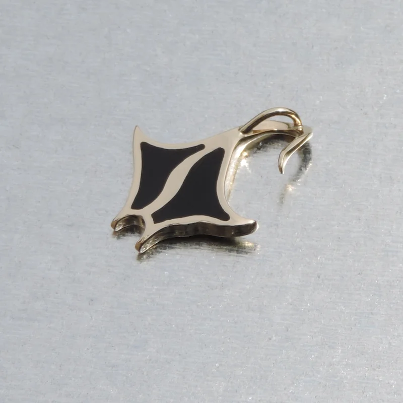 Manta Pendant 4.jpg