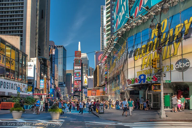 Walking Hand in Hand at Times Square — Urs Boxler