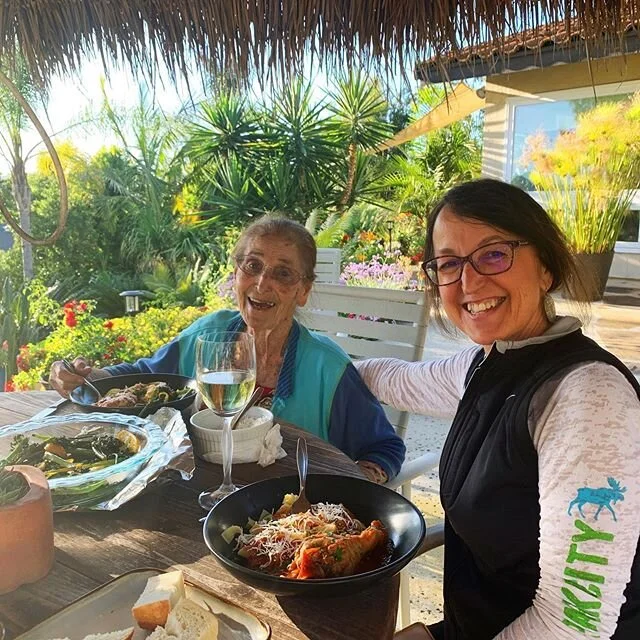 so grateful for my weekly visits and greek cooking projects with my mom and yiayia 🥰🥰 it really has been the silver lining of all this free time.
\\
this week was kotopoulo kokkinisto me hilopites, or chicken tomato stew with egg noodles, and roast
