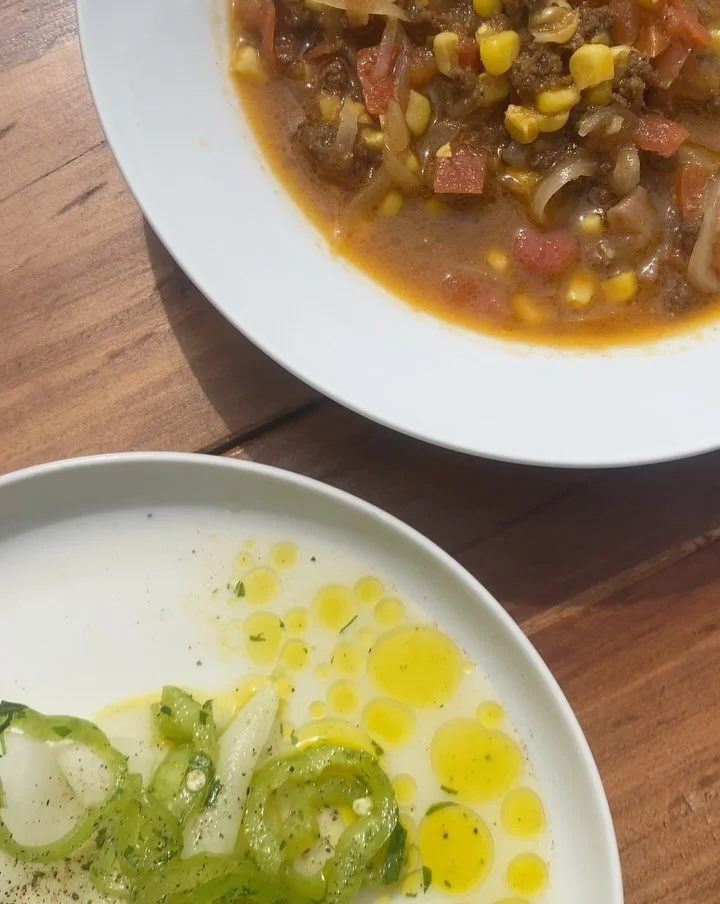 Horario semana fiesta patrias 🇨🇱
17,18 y 19 de Septiembre
9:00-15:00 hrs 
(No habr&aacute; men&uacute;)

Men&uacute; de hoy 16 de Septiembre

Tomatic&aacute;n y ensalada de nabo y aj&iacute; verde con aceite de laurel y ajo 

🍅

#goodnickbar