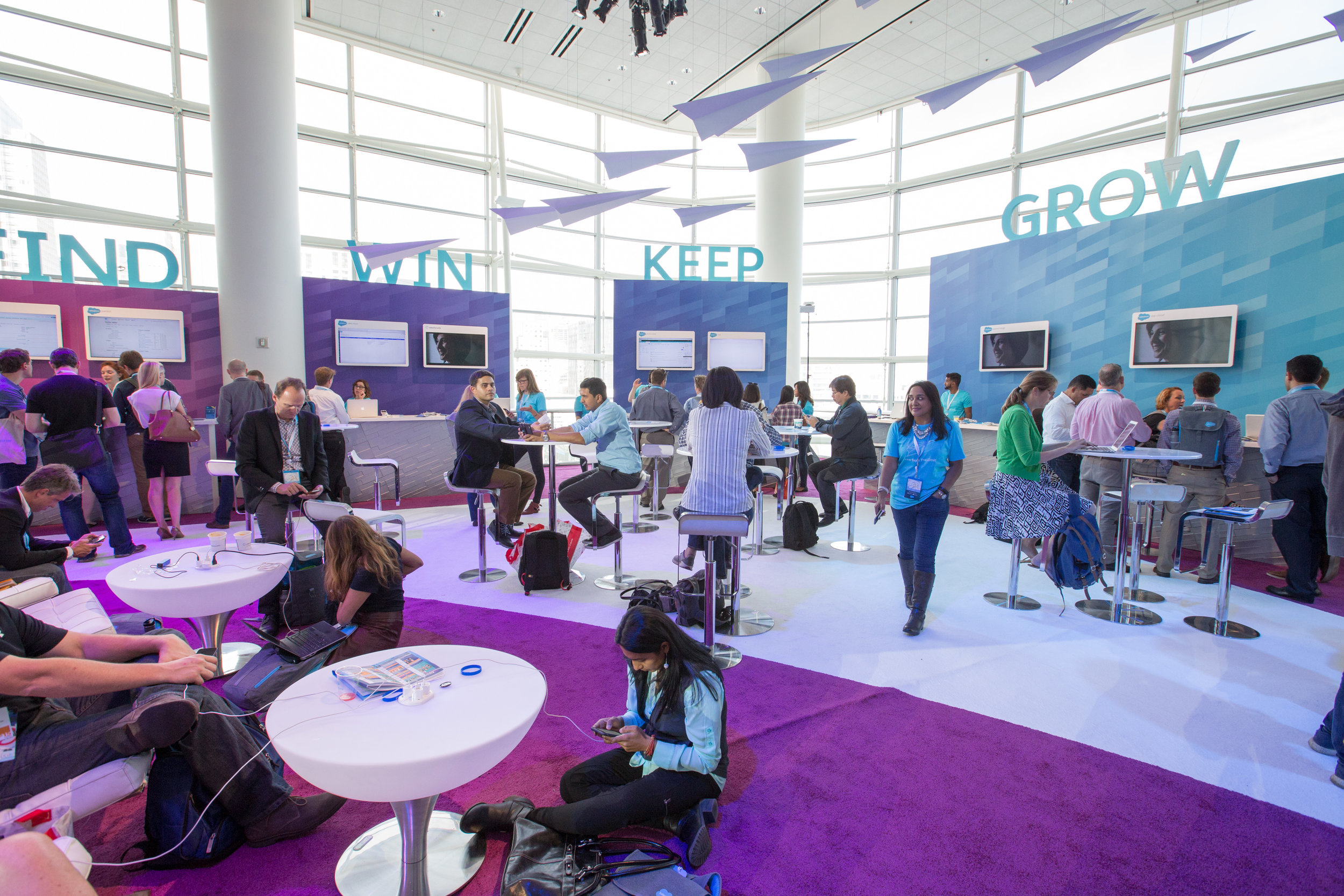 Find, Win, Keep, Grow at Dreamforce Working with IRON Creative, Tricia Gellman (Product Marketer for SMB), Tyler Warrender (AD), and GPJ Events, I lead a team to create a compelling event space at Dreamforce.