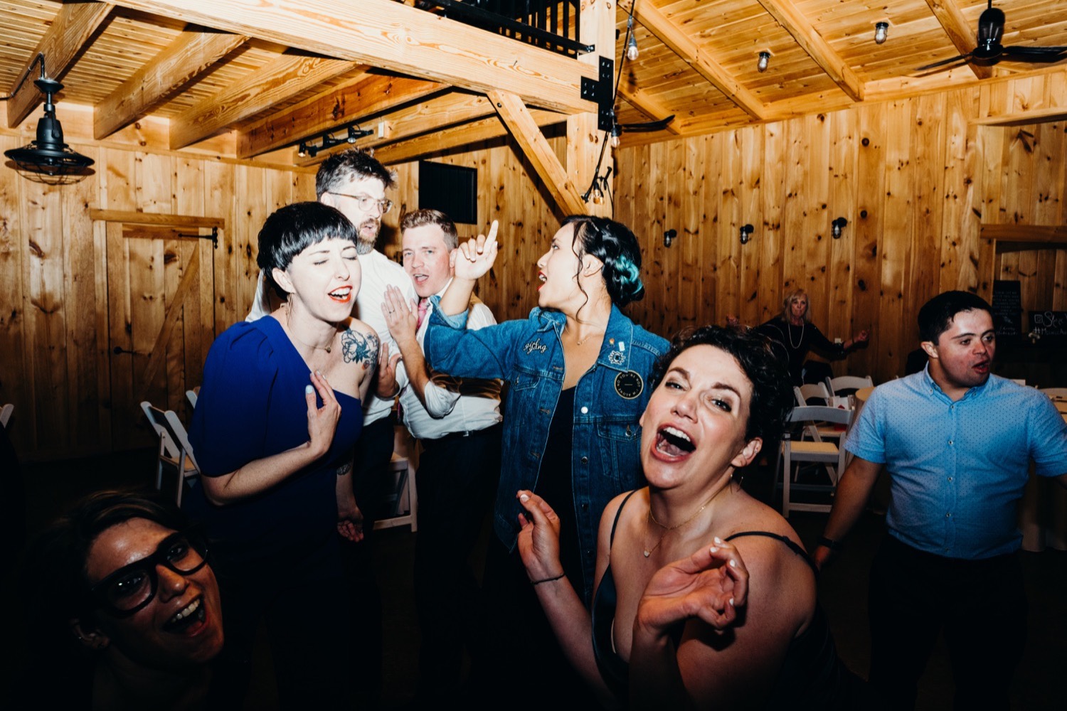 098_vineyards_virginia_faithbrooke_shenandoah_barn_sunnset_luray_wedding.jpg