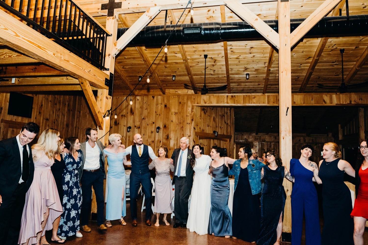 100_vineyards_virginia_faithbrooke_shenandoah_barn_sunnset_luray_wedding.jpg