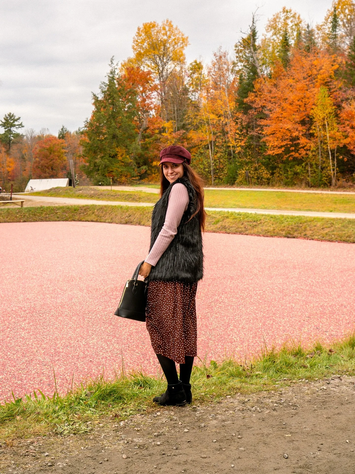 A ✨Hallmark Movie✨ type of autumn in Muskoka🍂 

📍Bala - around town
📍Muskoka Lakes Farm &amp; Winery trails &amp; cranberry plunge
.
.
.
.
#muskoka #autumn #ontariofall #bala #discoveron #discoverontario #exploreontario #muskokalakes #cranberryplu