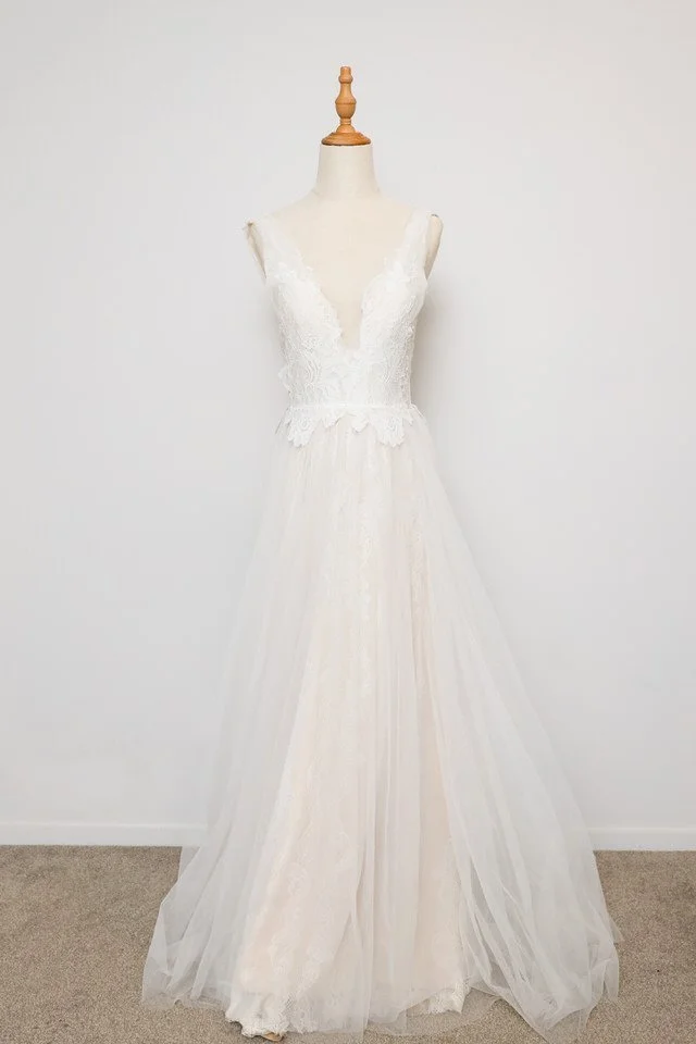 Wedding dress/gowns & suits hire Queenstown New Zealand