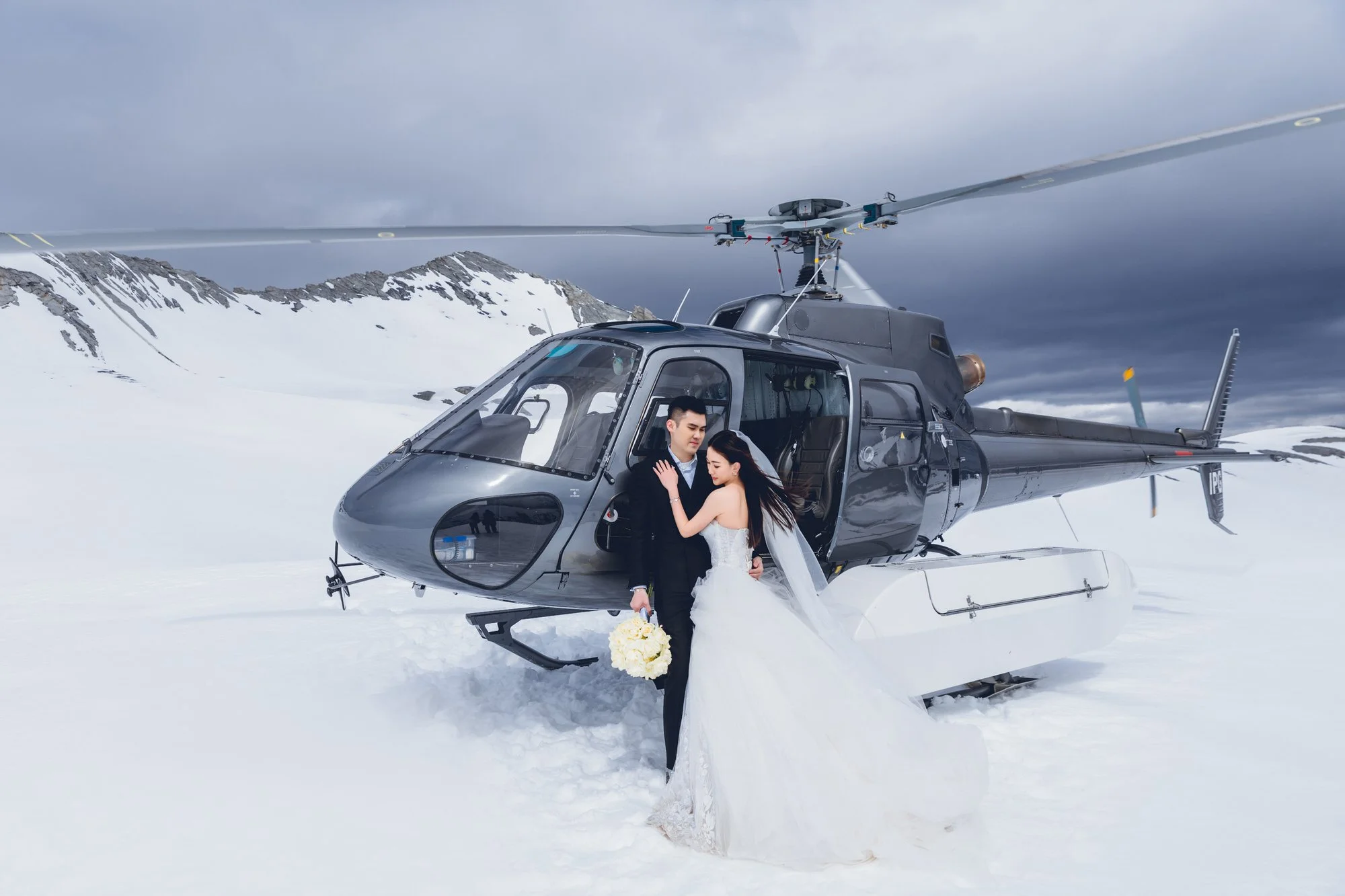 IMGC2065Pre Wedding Photoshoot Queenstown New Zealand Heli Wedding NZ_______.jpg