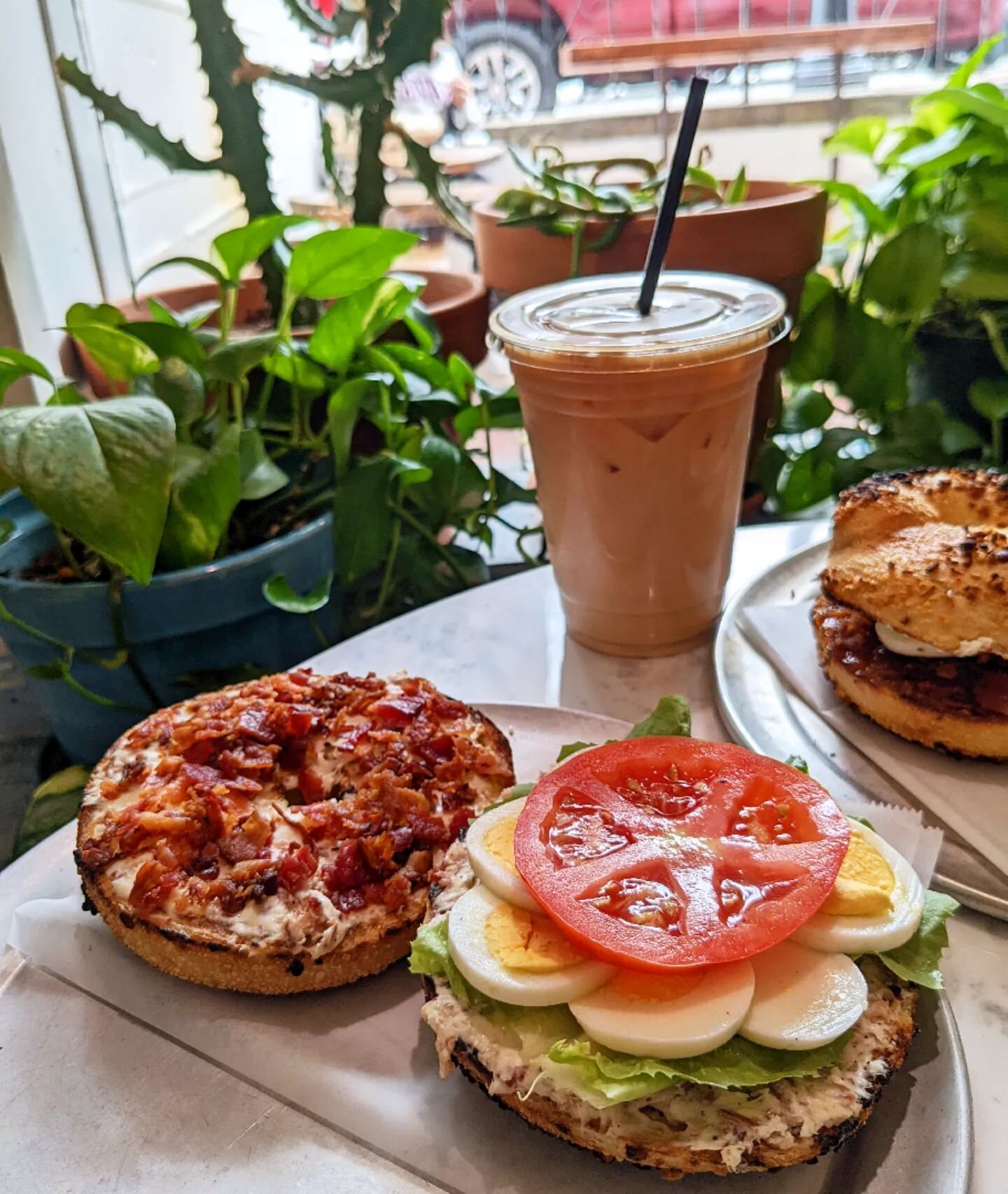 Just because we haven't posted a bagel in a while, here's a simple breakfast BLT with a hardboiled egg and a cold brew 👌
#harvardsquare #bagelshop #handrolledbagels