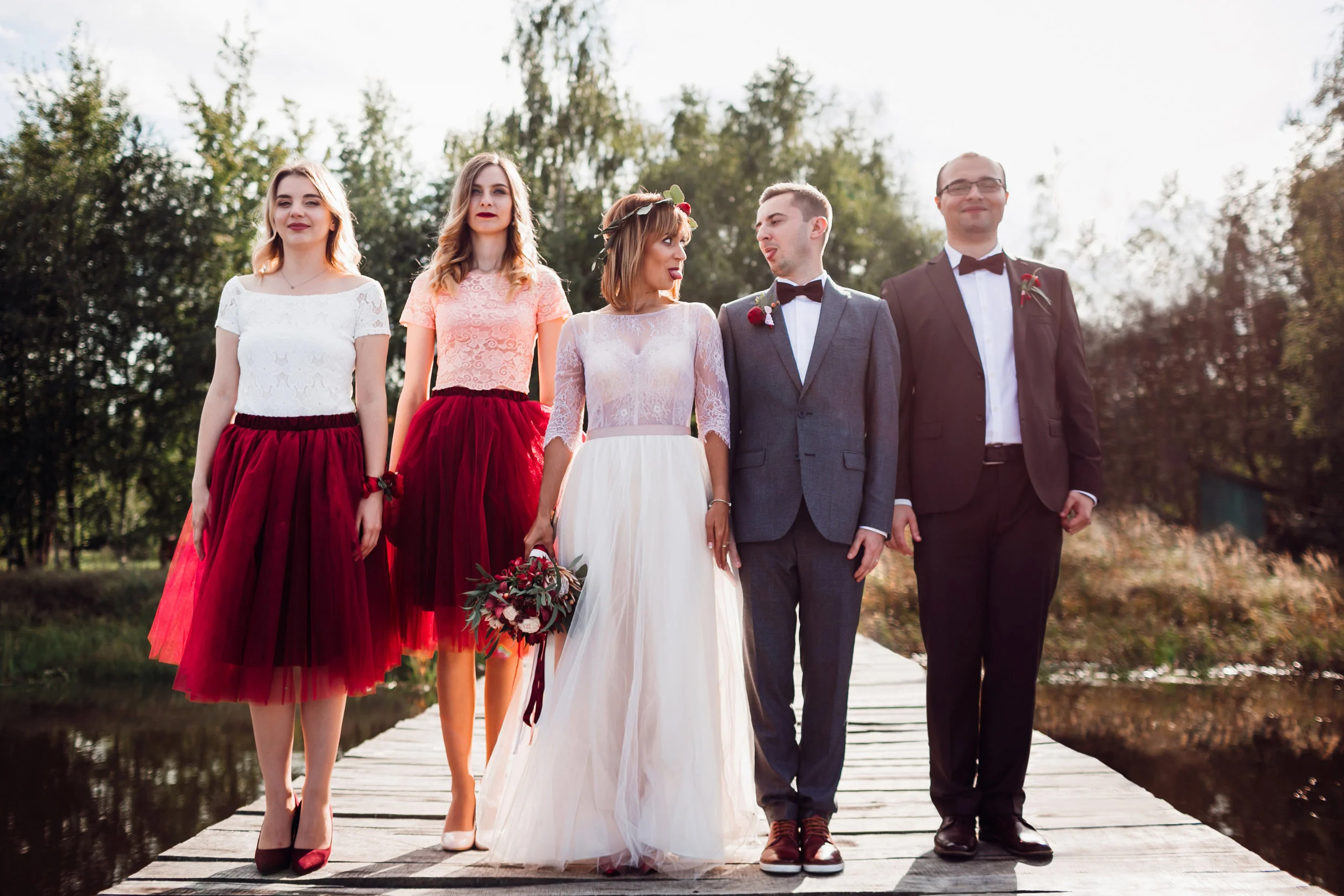 Outdoor wedding friends group photo retouching