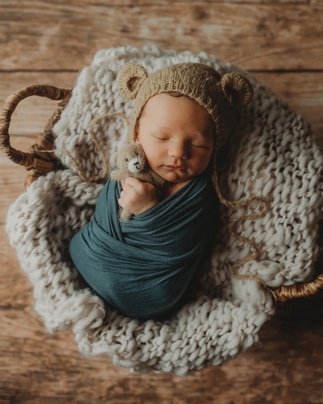 Mr. Jack- you are absolutely perfect!! From your curly hair to your tiny toes! ❤️❤️❤️🧸

#inhomenewbornsession #newborn #inhomenewbornsession #newbornphotography #newbornphotographer #newbornsession #babyfever #baby #bundleofjoy #washingtonphotograph