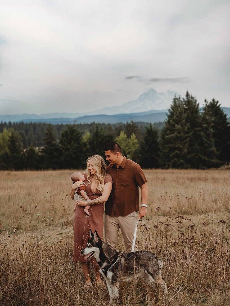 The ONeills ❤️

kylahwheelerphotography.com
.
.
.
#mountrainier #themountainisout #family #familyiseverything #familyphotographer #Washingtonphotographer #washingtonfamilyphotographer #pnwphotographer #tacomaphotographer #olympiaphotographer #puyallu