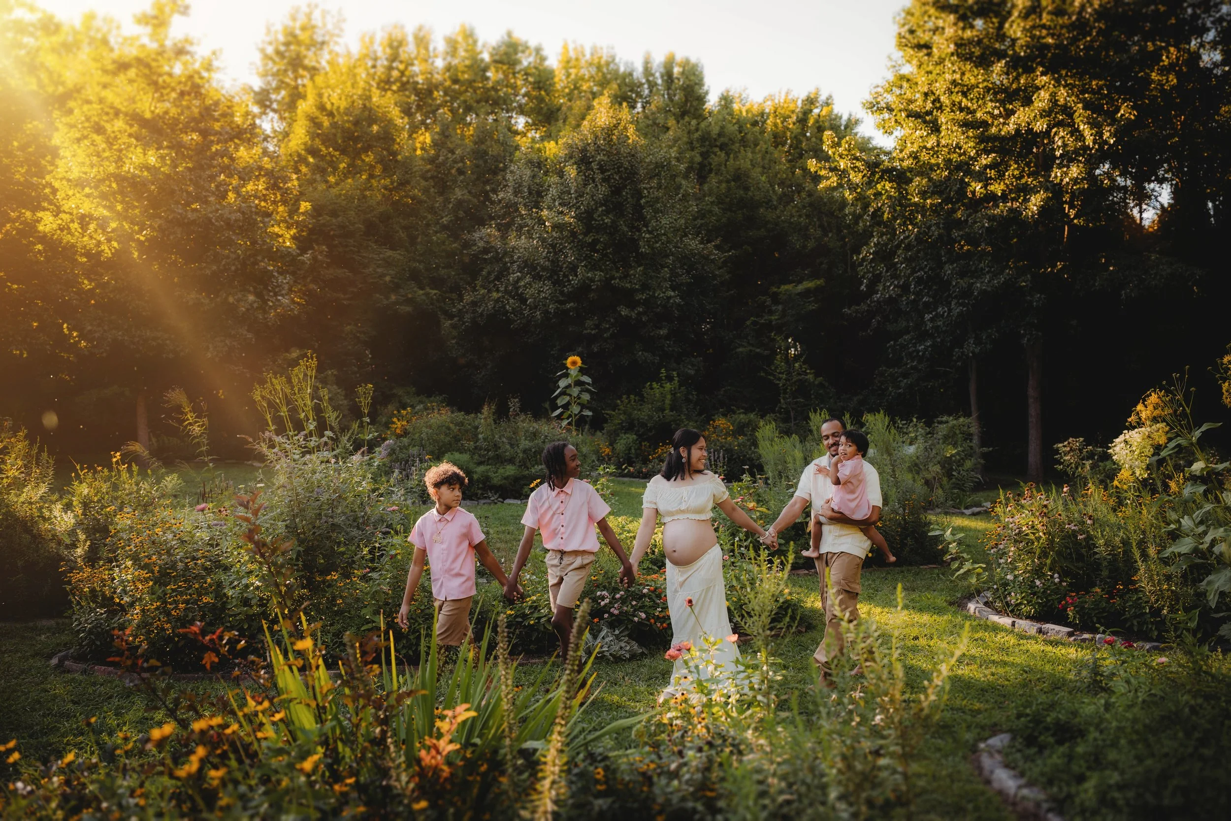This sweet family is super excited to be welcoming a GIRL!! 🩷🎀🌷

#maternityphotographer #NJmaternityphotographer #NewJerseyfamilyphotographer #expecting #itsagirl #glowing #goldenhour