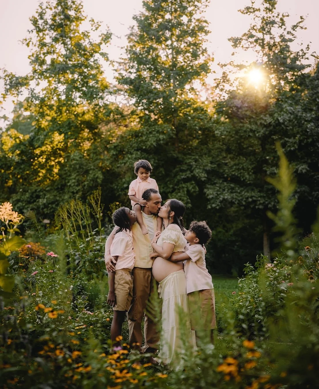 Getting this beautiful maternity session delivered today ❤️ Also I feel like this is the last of the summer flowers.. you know what that means? Fall vibes are coming!!! 🍂🍁🎃

#NJFamilyPhotographer #NJMaternityPhotographer #NewJerseyPhotographer #So