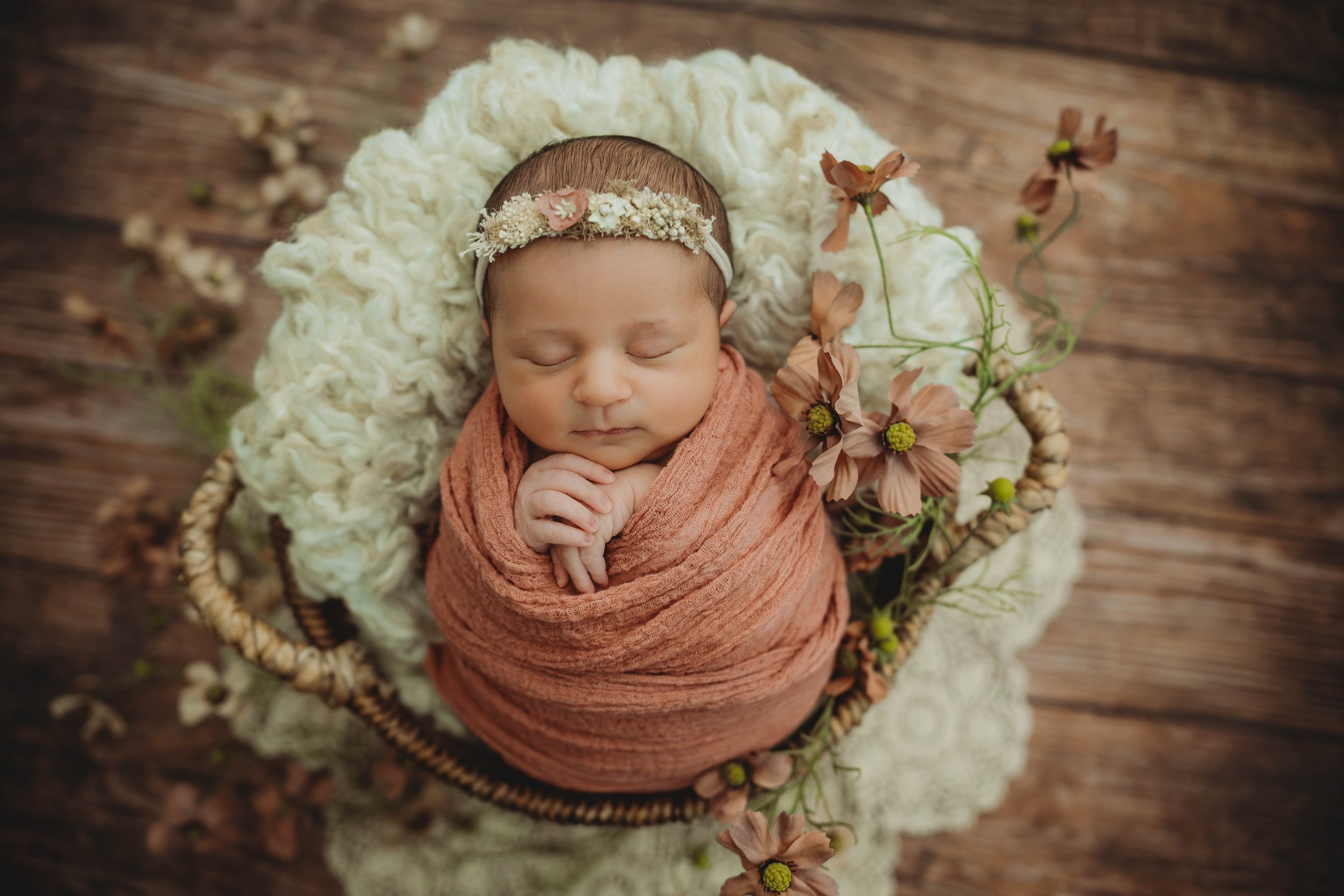 Ahhhh Miss Sawyer was an absolute doll!! I cant wait to share more from her sweet little newborn session!! 🥰

#newborn #newbornsession #newbornphotography #newbornphotographer #NJnewborn #jbmdlnewborn #westamptonnjnewborn