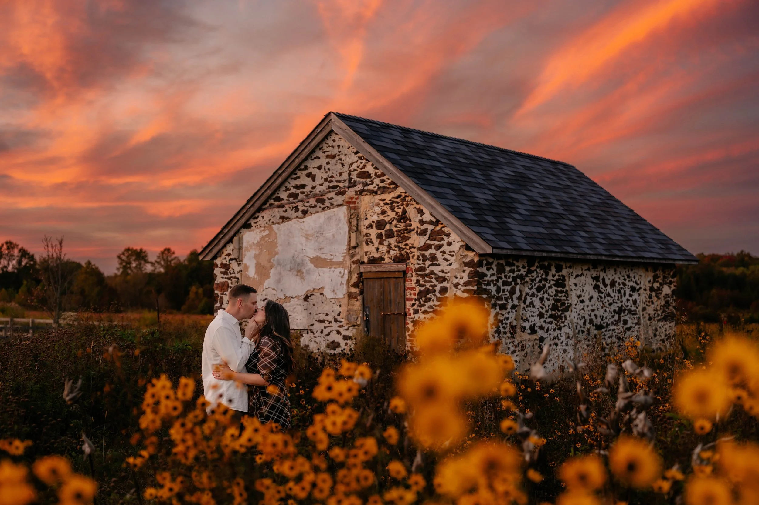 The sky was on FIRE last night, and I was soooo excited watching our session end like this! Not every golden hour session gives us a sky like this, but when it does&hellip; holy cow. 😍🔥

#goldenhour #sunsetskies #newjerseyfamilyphotographer #westam