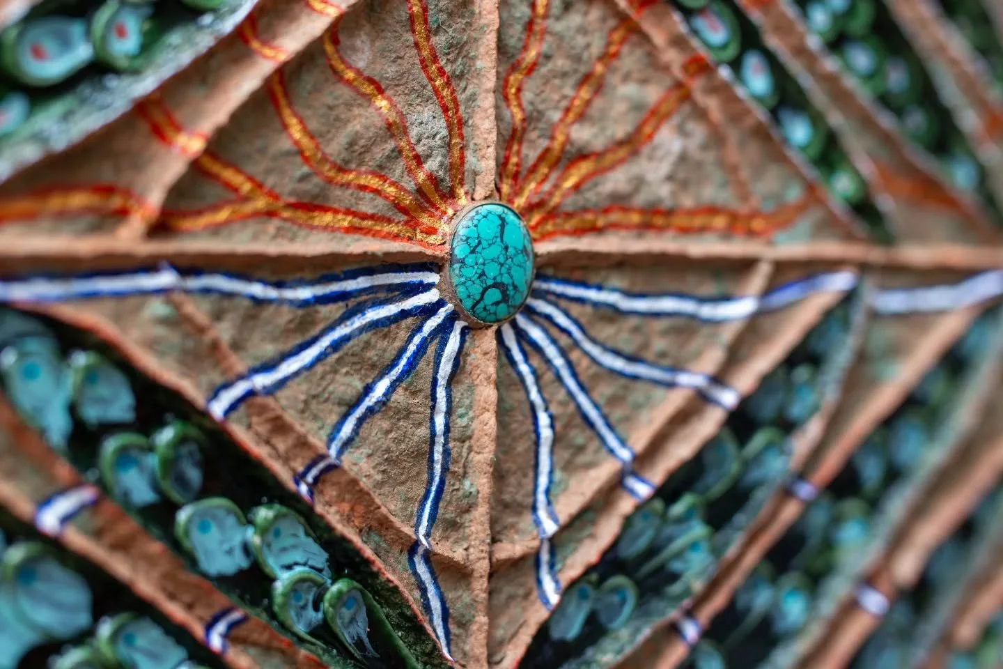 Germinale (in Verde)

Paper pulp, clay, lacquer paint, epoxy putty, textile pulp, restoration wax, precious stone on wood board.

20 x 40 x 5 cm

2025

📸 @kristelvscp 

Now in show at @enterartfair