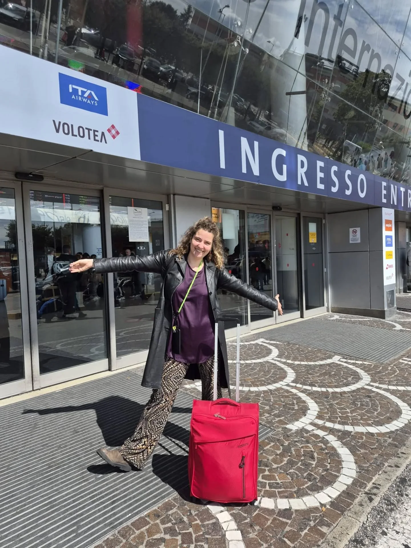 Serious Disco Moves 🕺 at Naples Capodichino before flying out ✈️👩&zwj;✈️🦸&zwj;♂️

See you on the other side 🇨🇳 @sixi_museum

Best photographer is always your mum @pisanicostanza