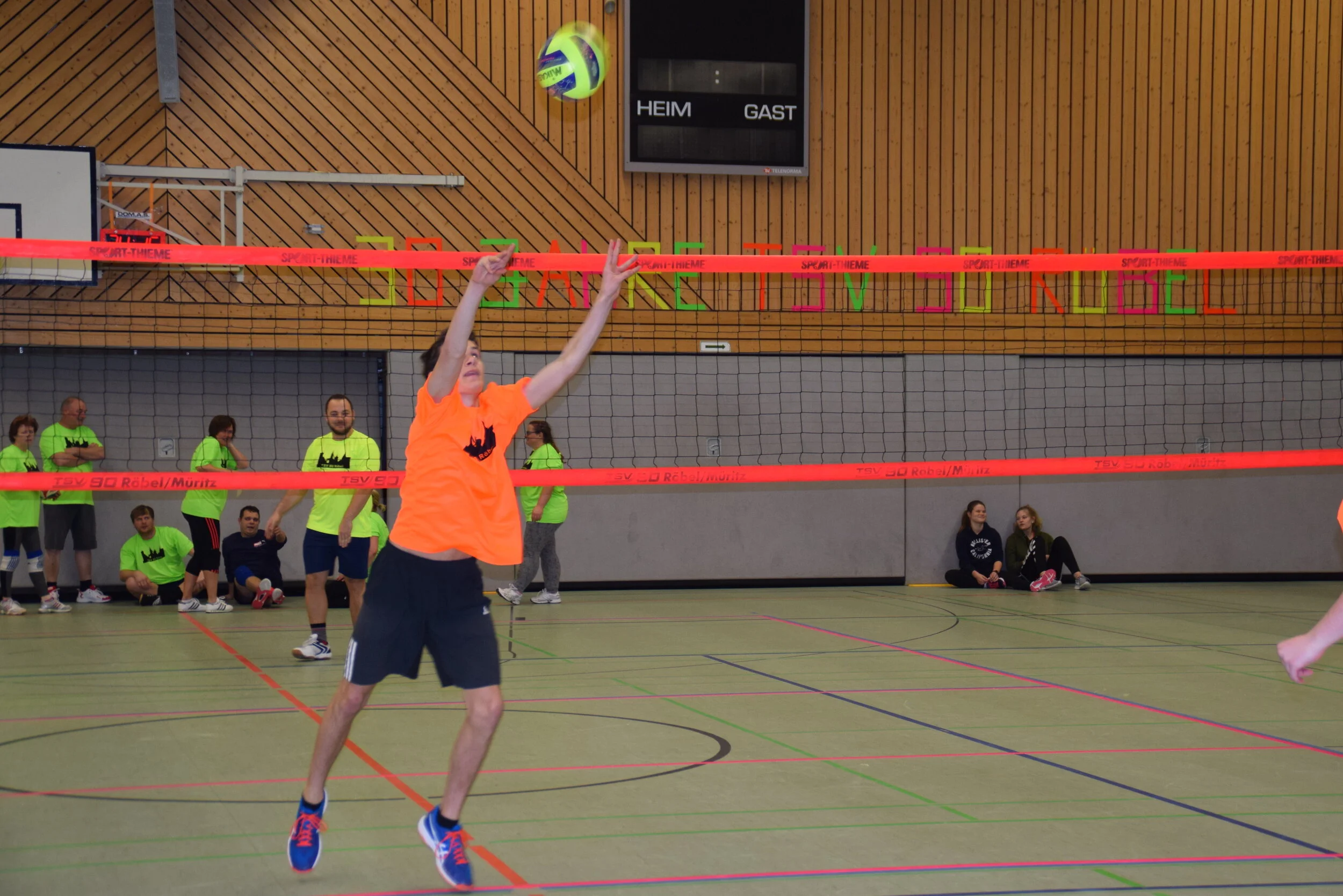 1. ULTRA VIOLET MÜRITZ  -  Schwarzlicht-Volleyballturnier
