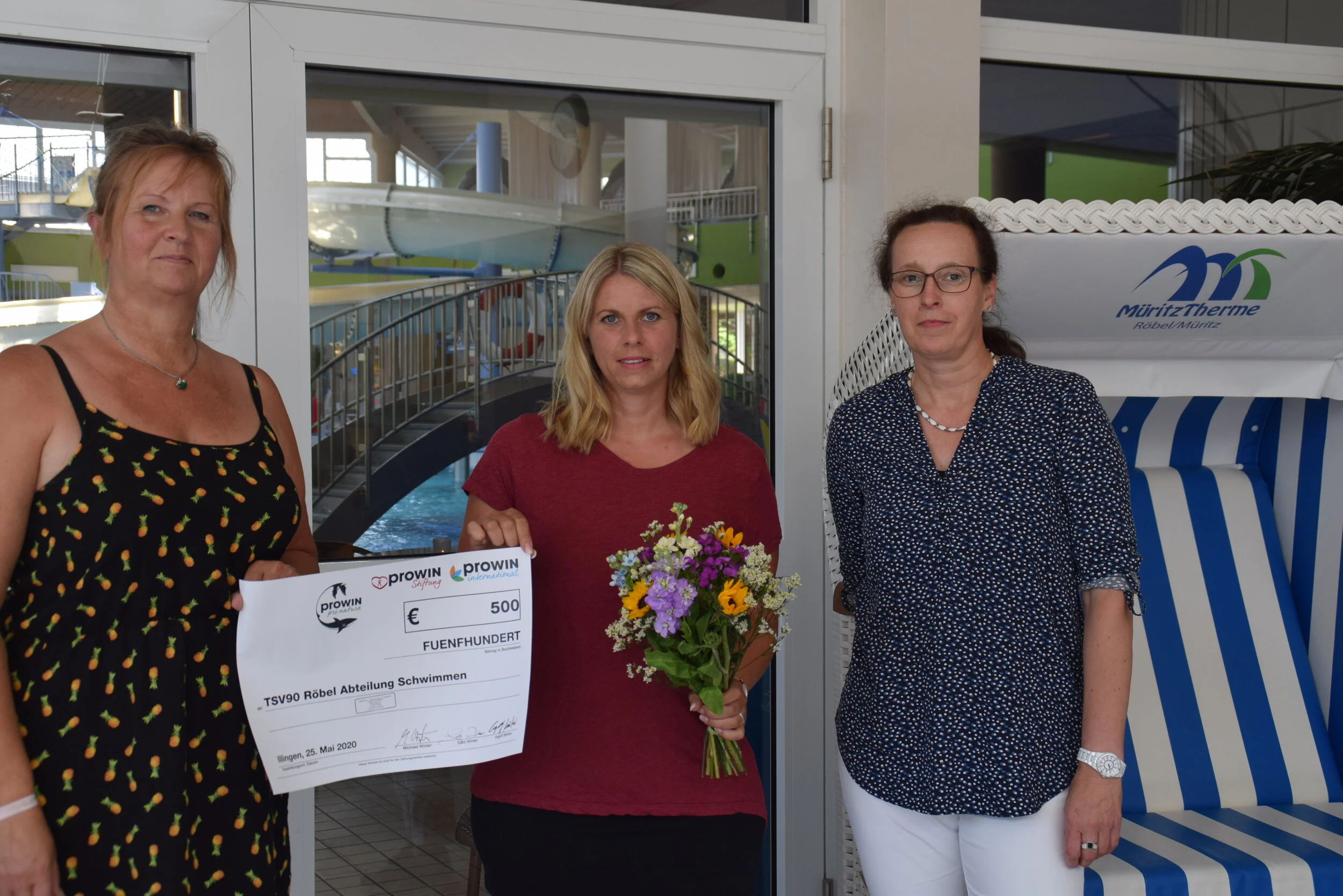 Spende von Prowin für die Schwimmabteilung