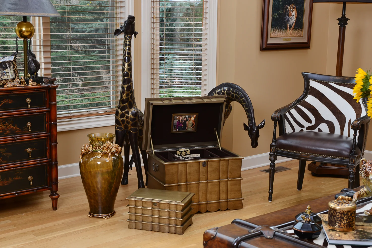 Regent and Regent Memory Life Chest Lifestyle Shopify 2.jpg