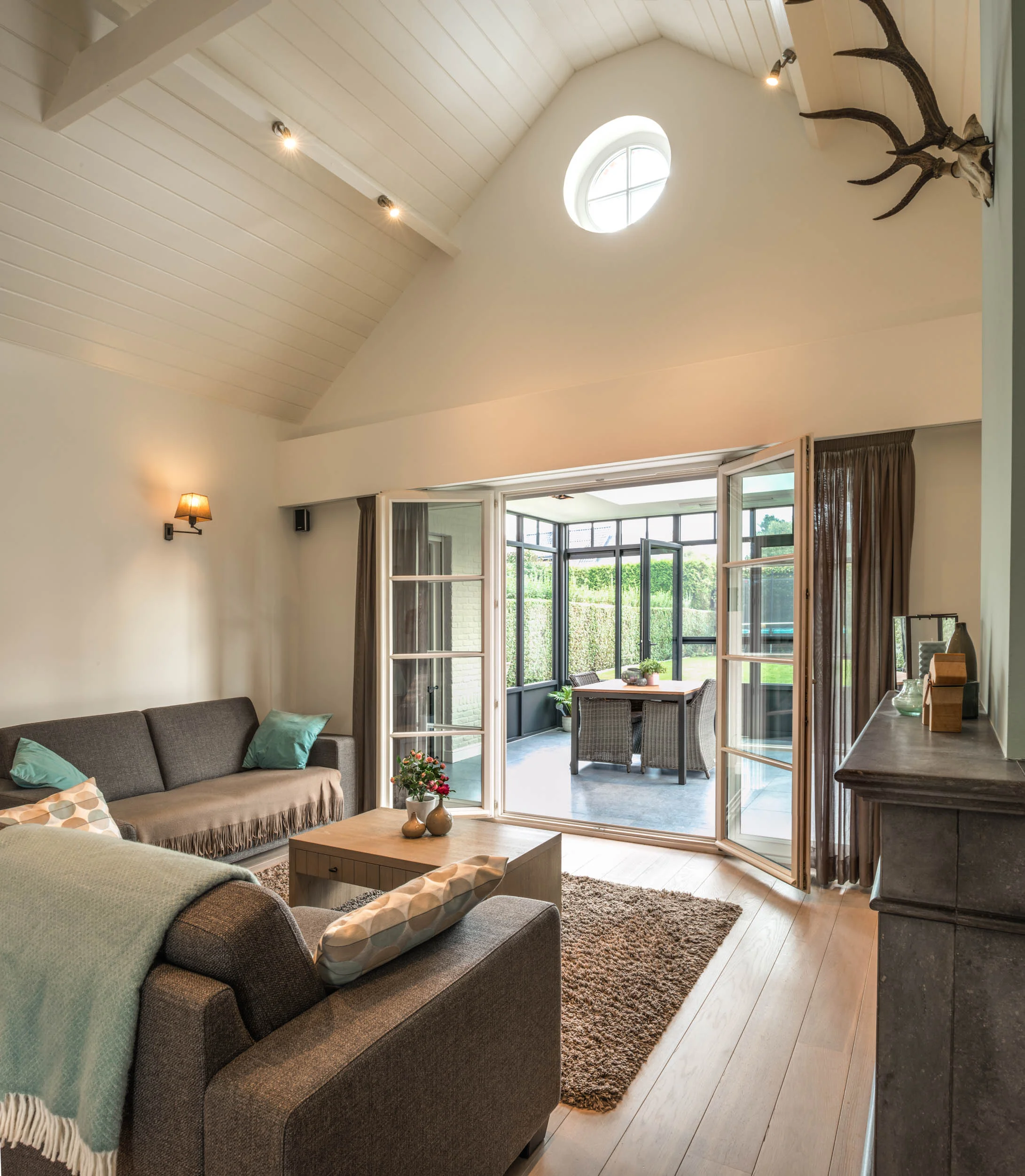  Int_V16 Lr // photography: Maarten Stappaerts // agency: INK 