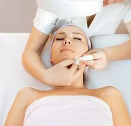 Lux Skincare - Medi & Derma Chemical Peel.jpg