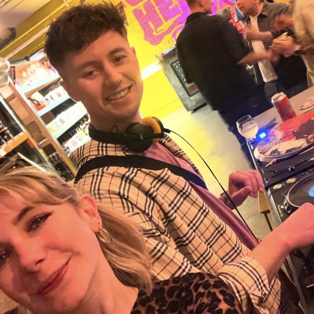 Elumi & Sportsbar