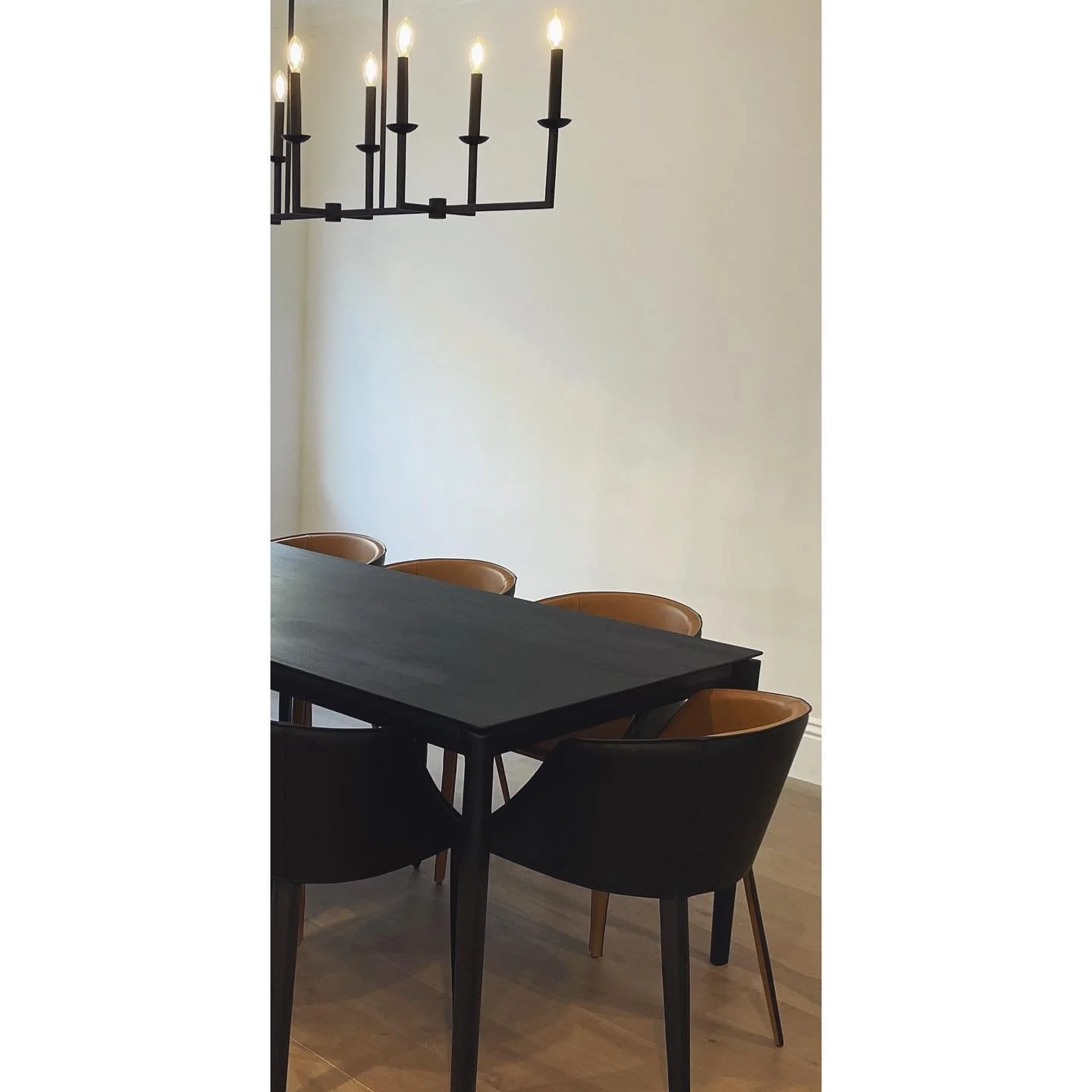 This table and I are also having a moment❤️&zwj;🔥