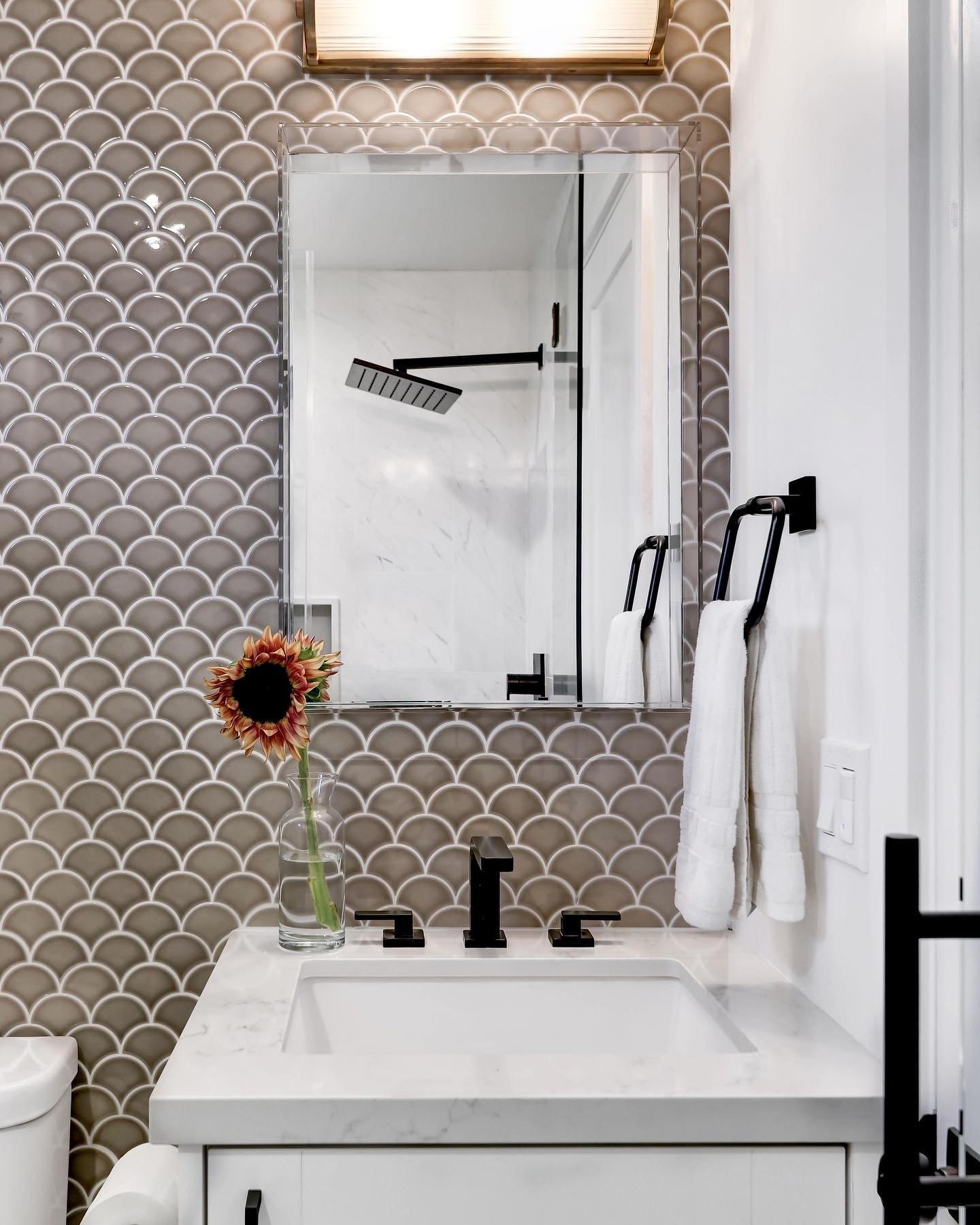 Cutest chicest lil thang. 🎀