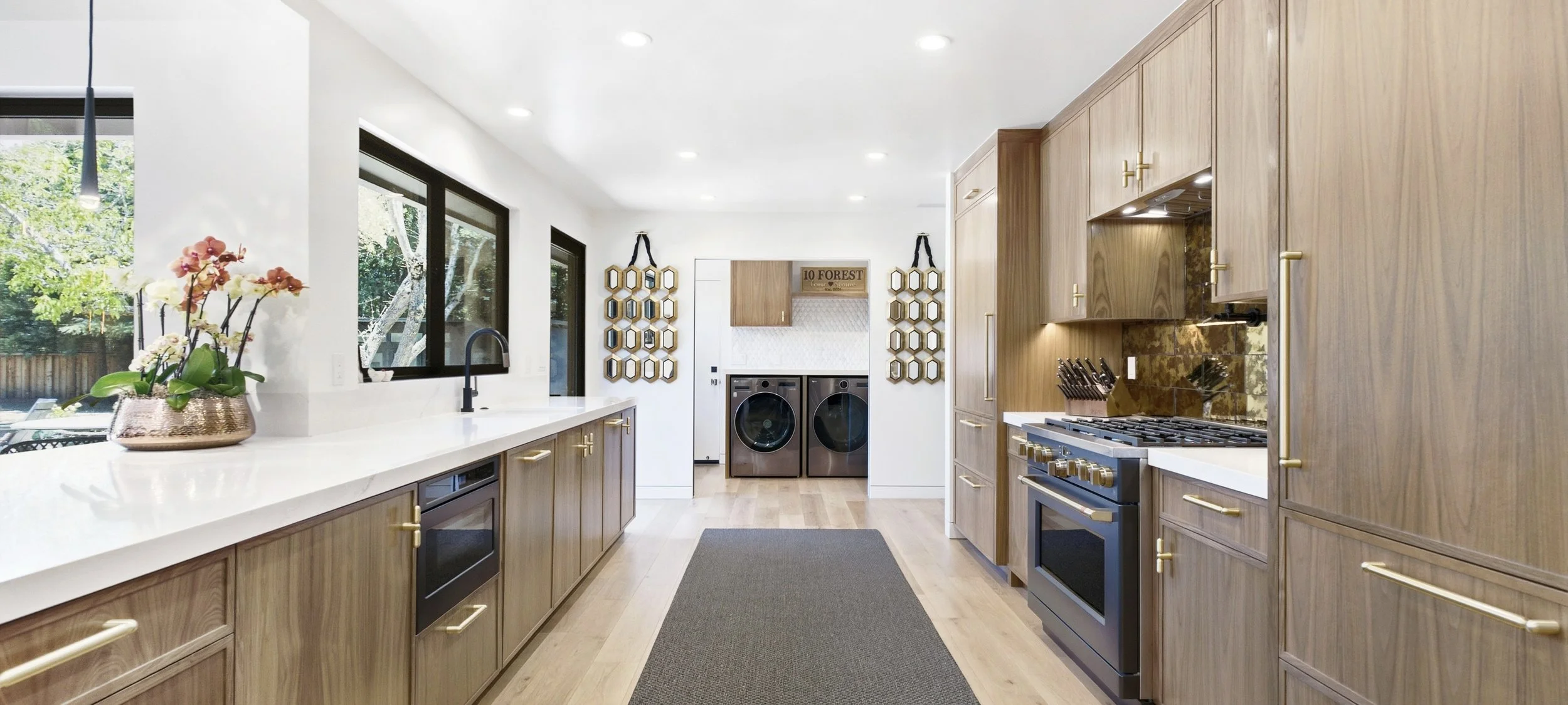 10  Kitchen.jpeg