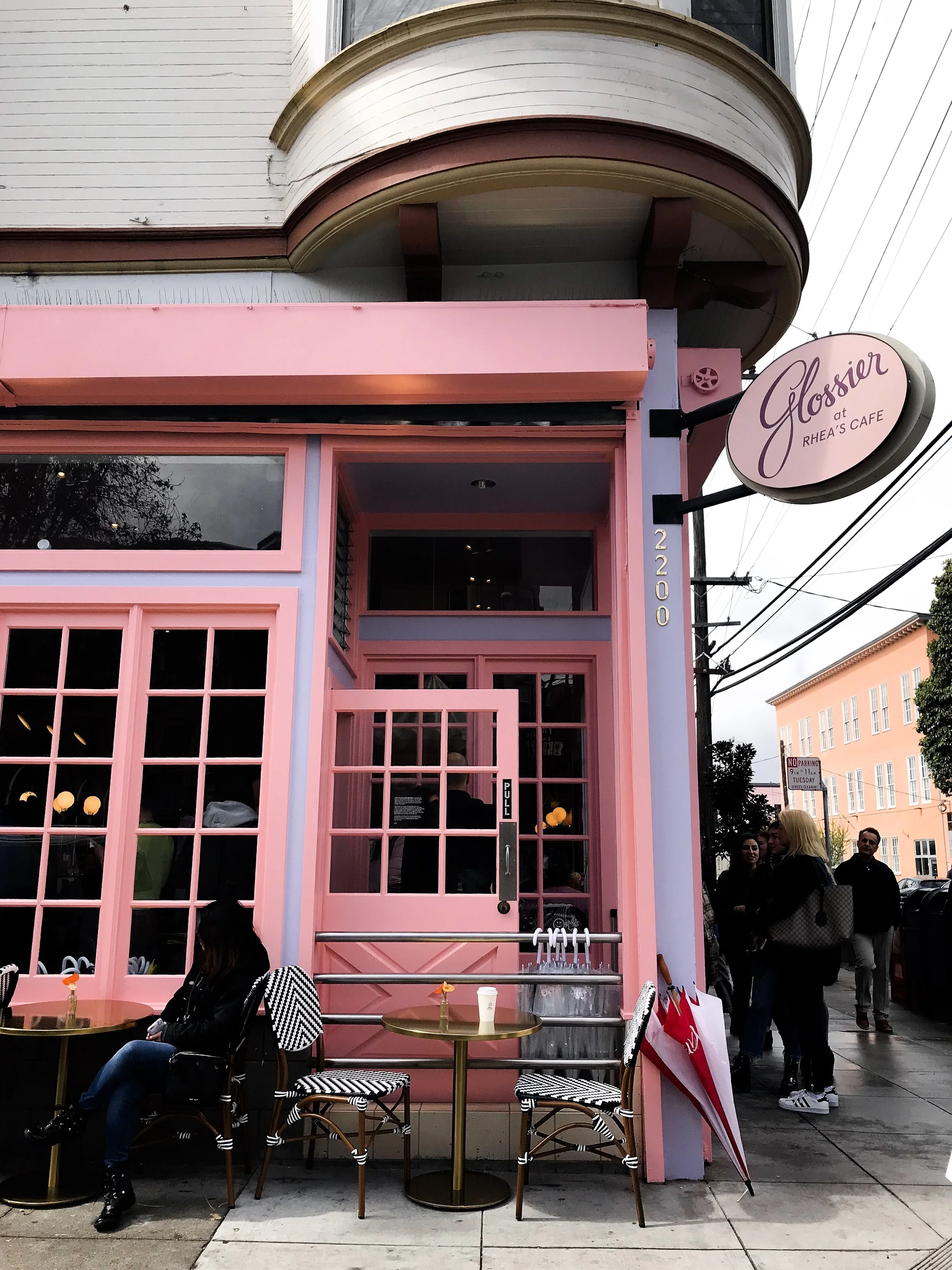 Glossier Pop-up Shop