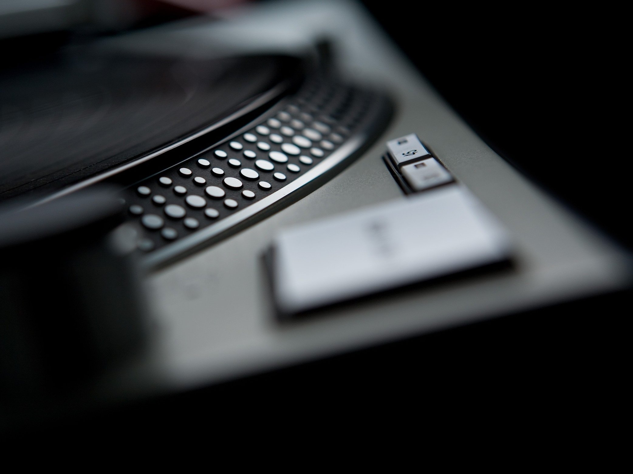 tunrtable-2.jpg