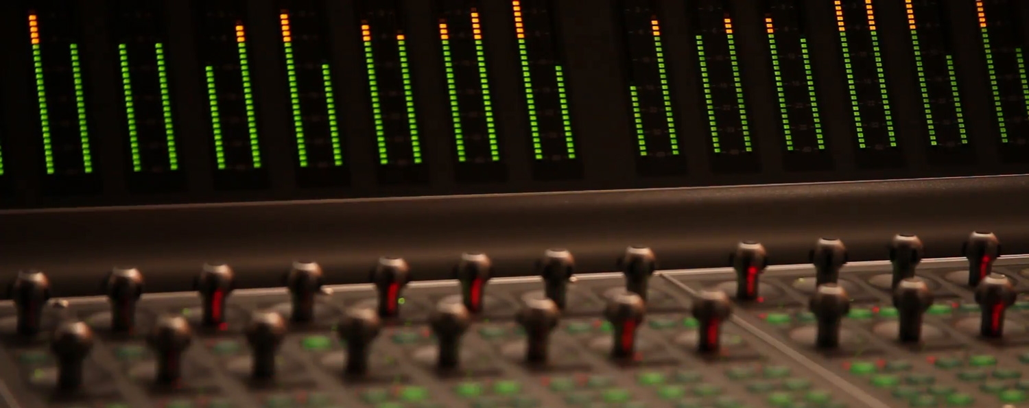 film-tv-equalizers-sound-studioaudio-console-moving-fadersrecording-mixer_vykvfw-qe__F0000.jpg