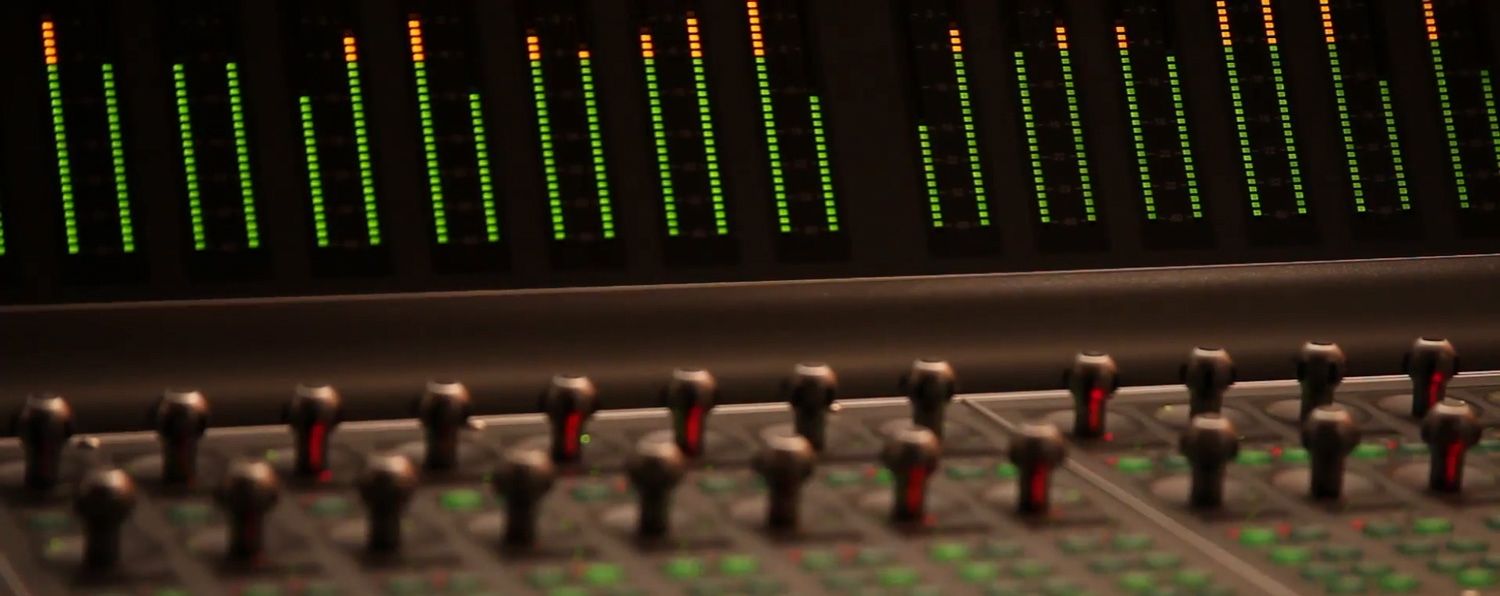 film-tv-equalizers-sound-studioaudio-console-moving-fadersrecording-mixer_vykvfw-qe__F0000.jpg