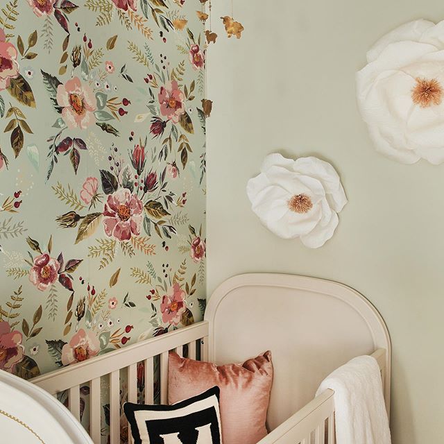 Spring has sprung for this Central Park floral gem................design by @alexandraformandesigns 📸 @patrickclinephotography &mdash;&mdash;&mdash;&mdash;&mdash;&mdash;&mdash;&mdash;&mdash;&mdash;&mdash;&mdash;&mdash;&mdash;
#nursery #nurserydesign