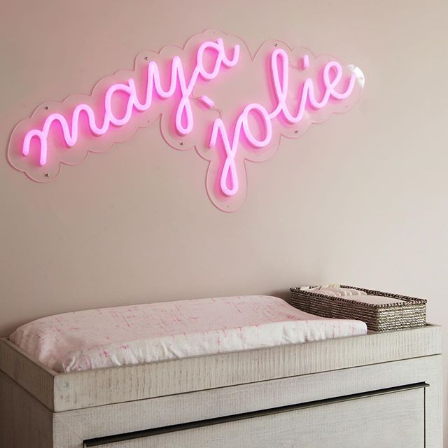 Details 💖 
Design by @alexandraformandesigns
📸 @patrickclinephotography &mdash;&mdash;&mdash;&mdash;&mdash;&mdash;&mdash;&mdash;&mdash;&mdash;&mdash;&mdash;&mdash;&mdash;&mdash;&mdash;&mdash;
#nursery #nurseryideas #changingtable #nurserydecor #nur